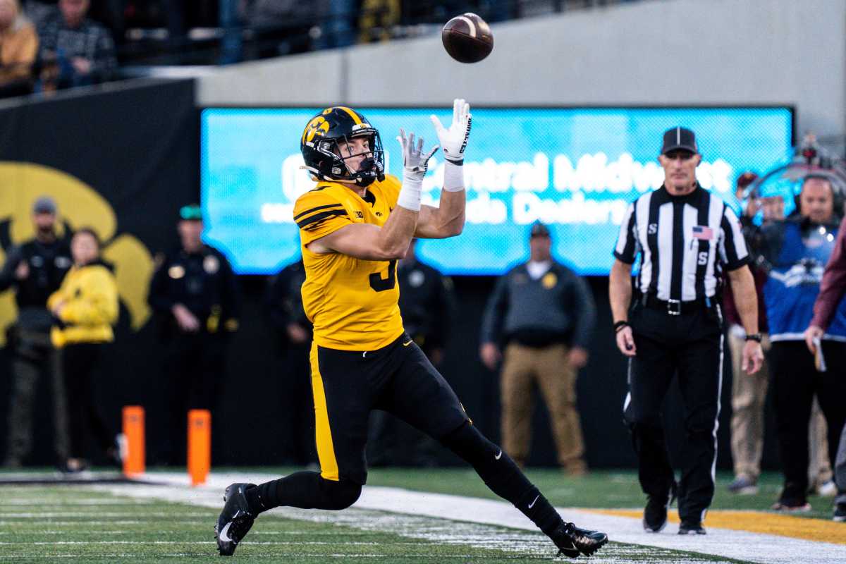 Iowa Hawkeyes defensive back Cooper DeJean.